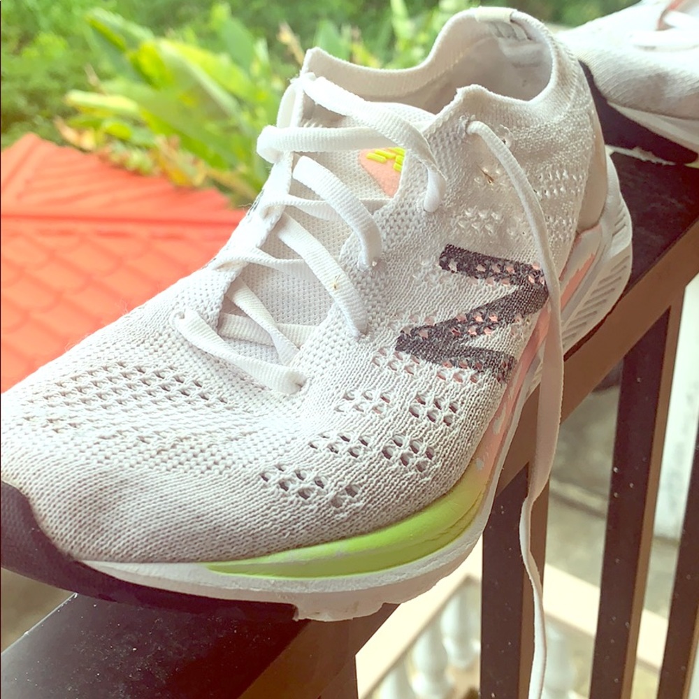 New Balance white 890 v 7 running shoes